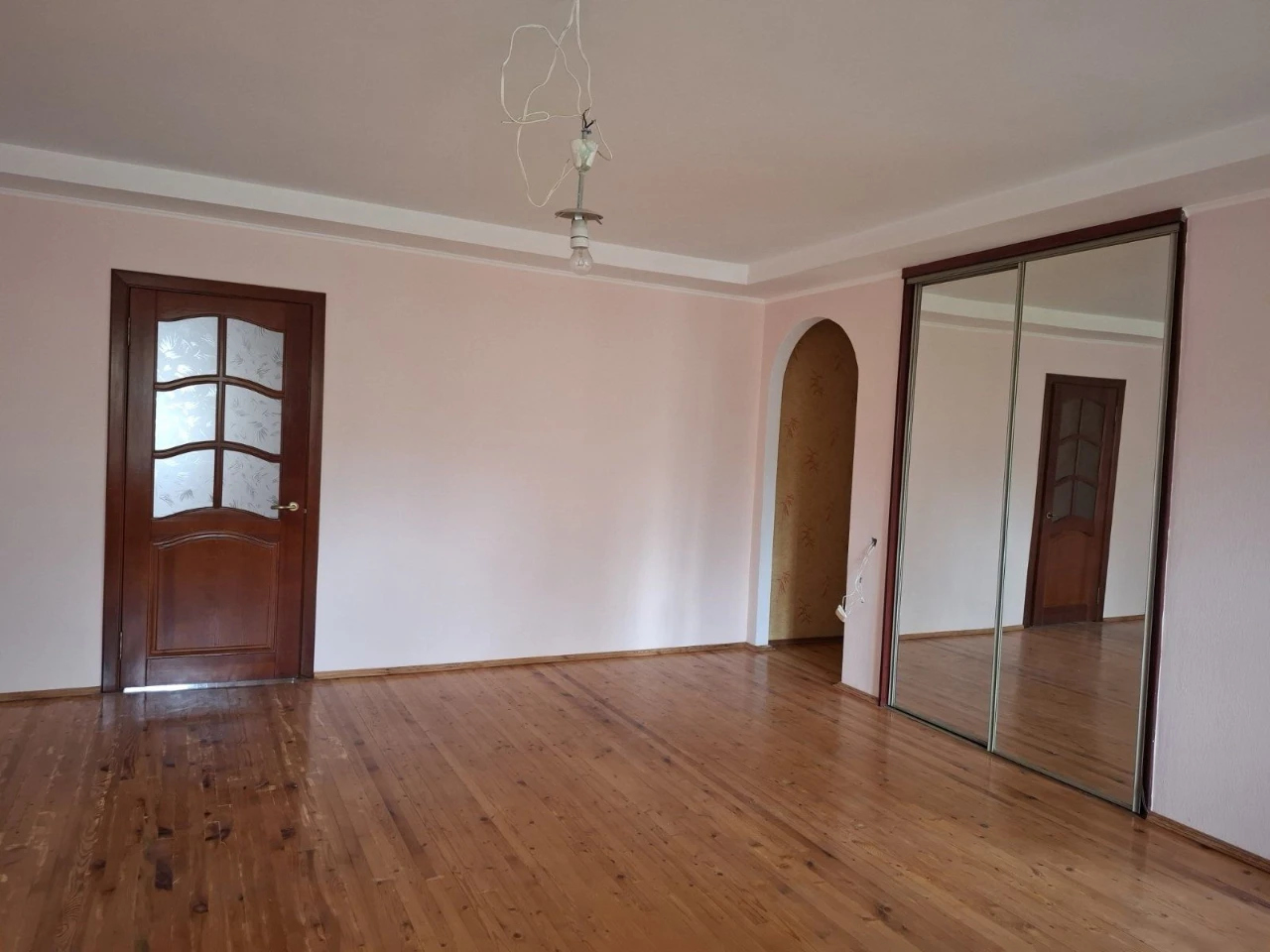 Sale of a 3-room apartment in the city of Smiyla.