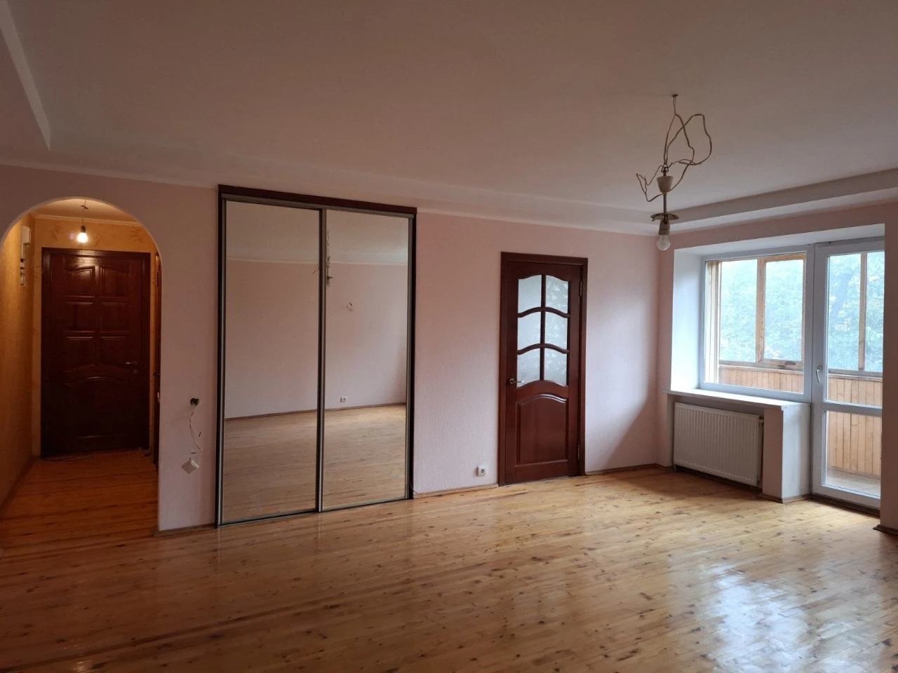 Sale of a 3-room apartment in the city of Smiyla.