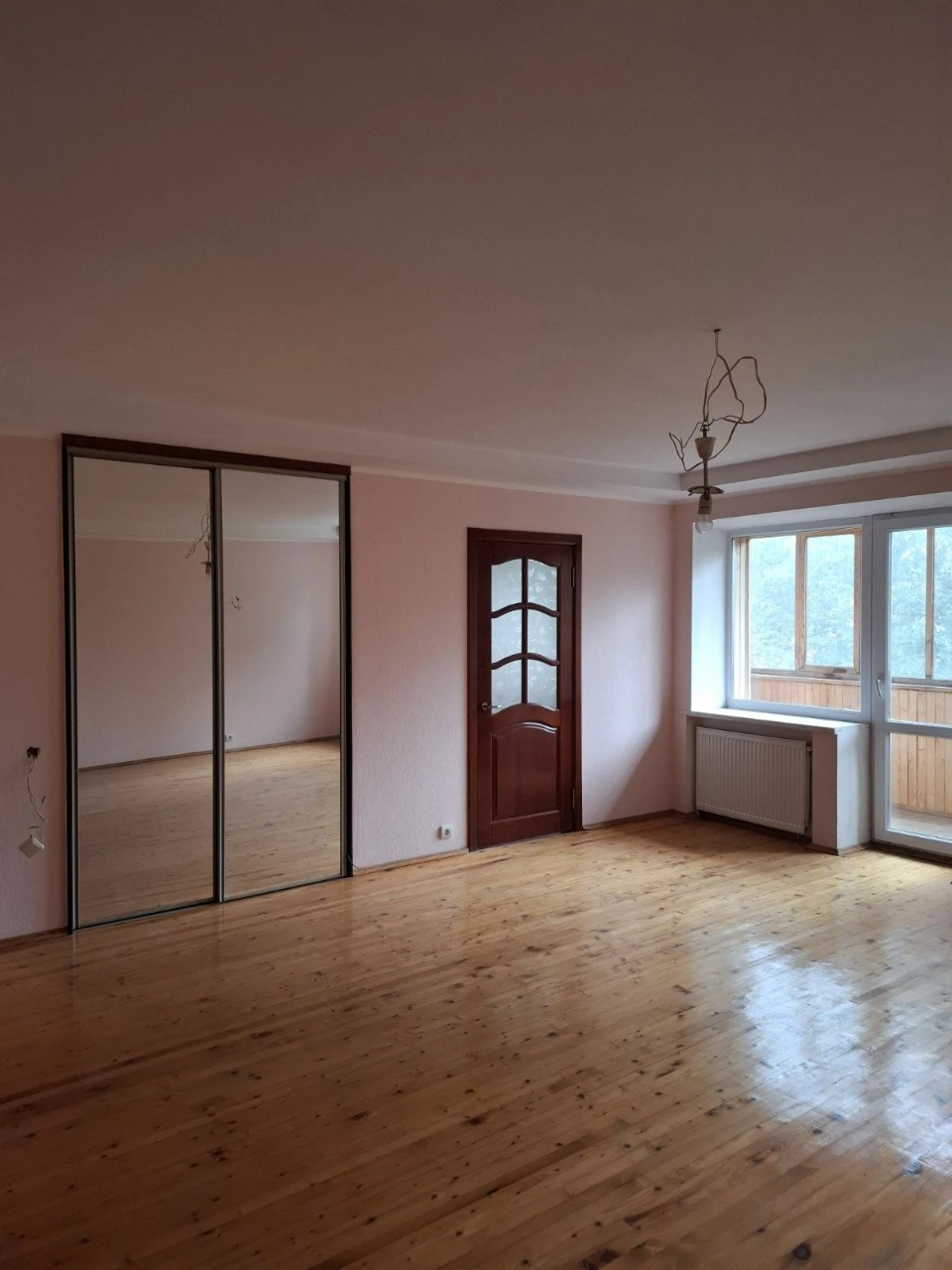Sale of a 3-room apartment in the city of Smiyla.