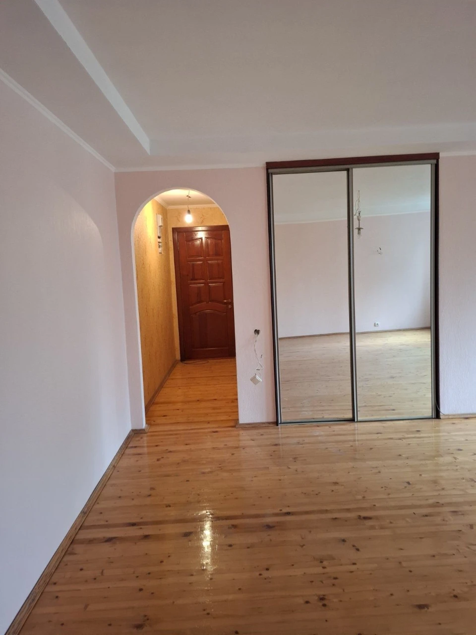 Sale of a 3-room apartment in the city of Smiyla.