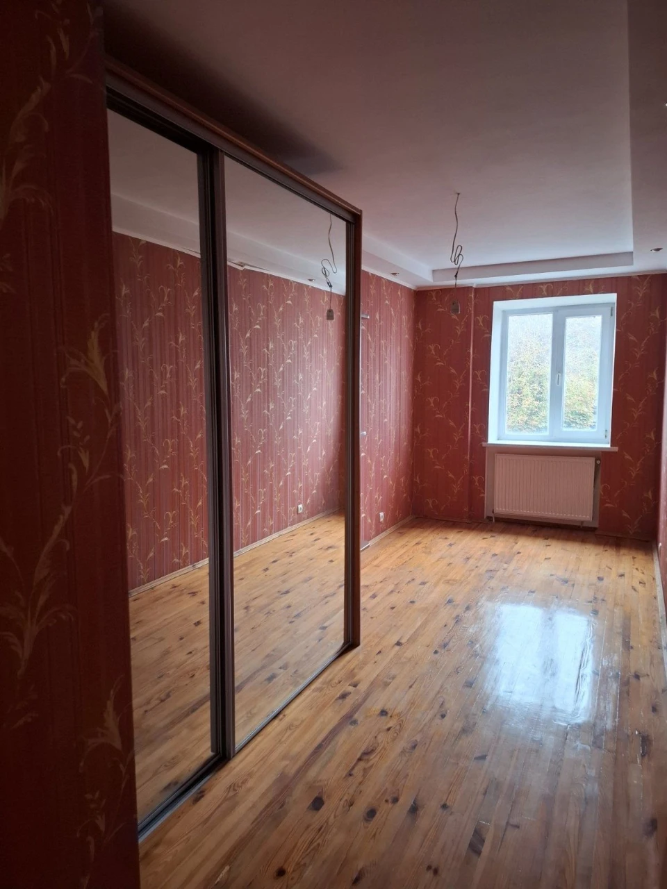 Sale of a 3-room apartment in the city of Smiyla.