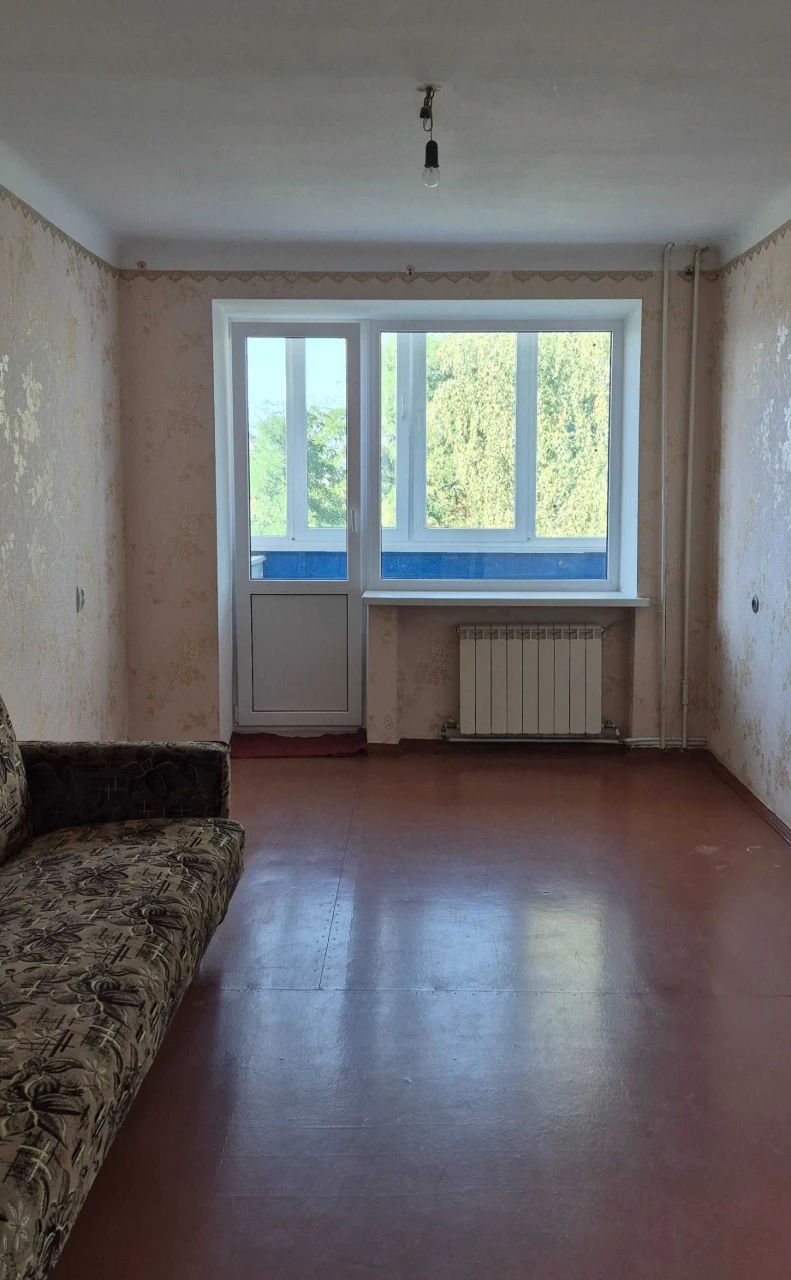 For Sale: 3-room apartment with independent gas heating. Government programs available.