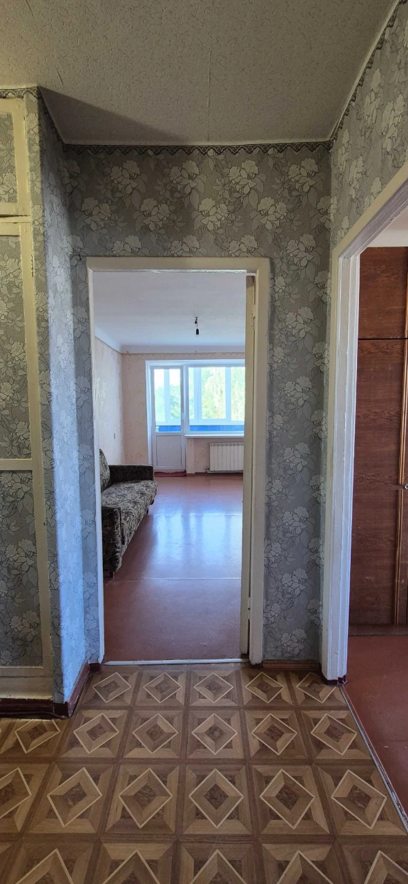 For Sale: 3-room apartment with independent gas heating. Government programs available.
