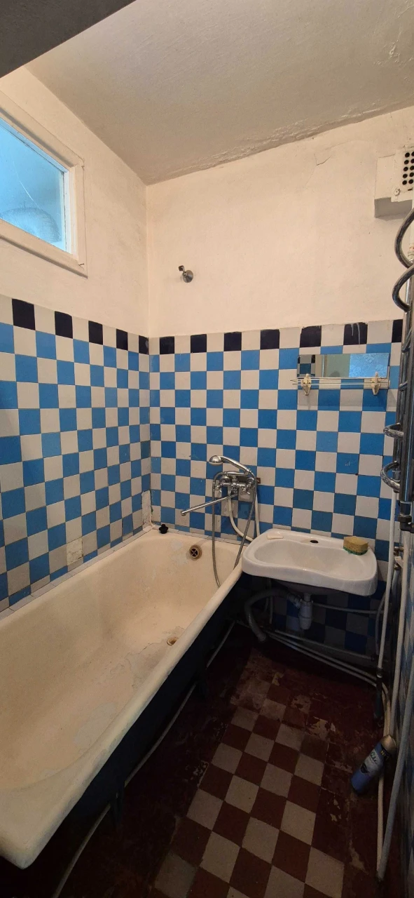 For Sale: 3-room apartment with independent gas heating. Government programs available.