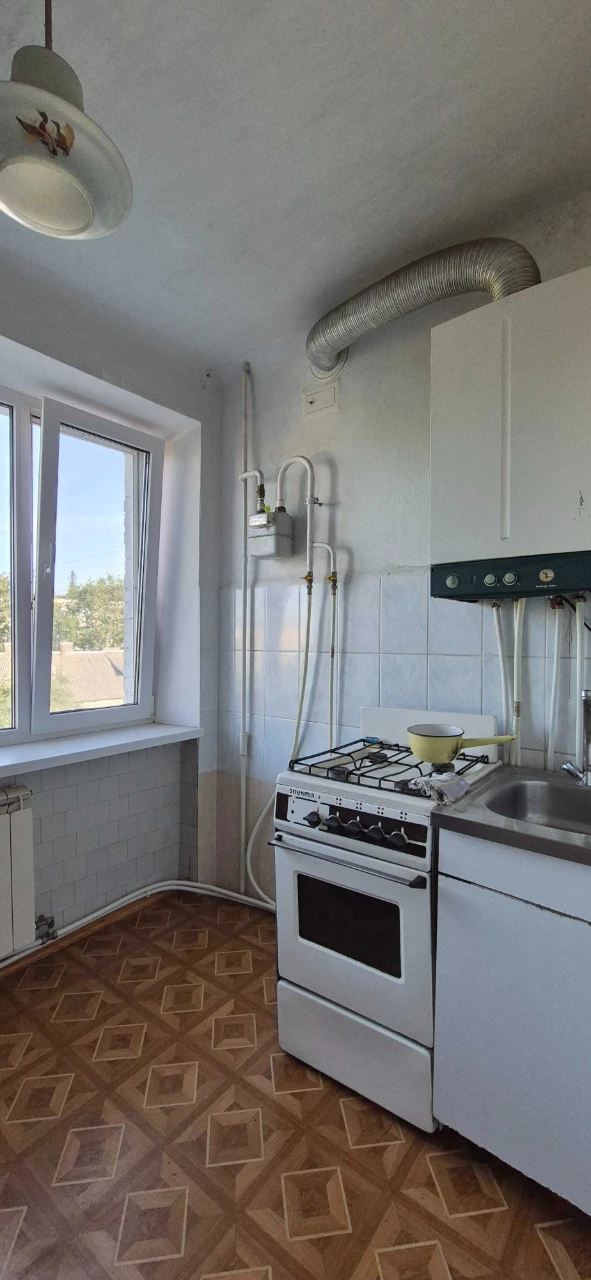 For Sale: 3-room apartment with independent gas heating. Government programs available.