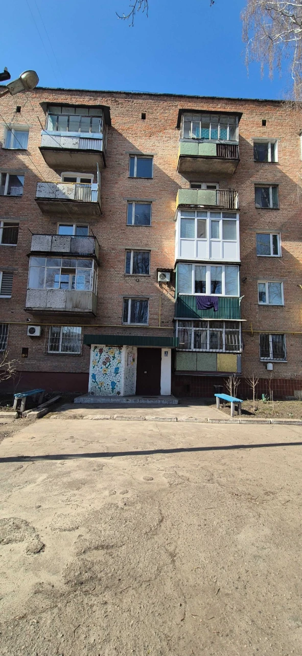 Sale of a 2-room apartment in a brick building. Smila, State Programs