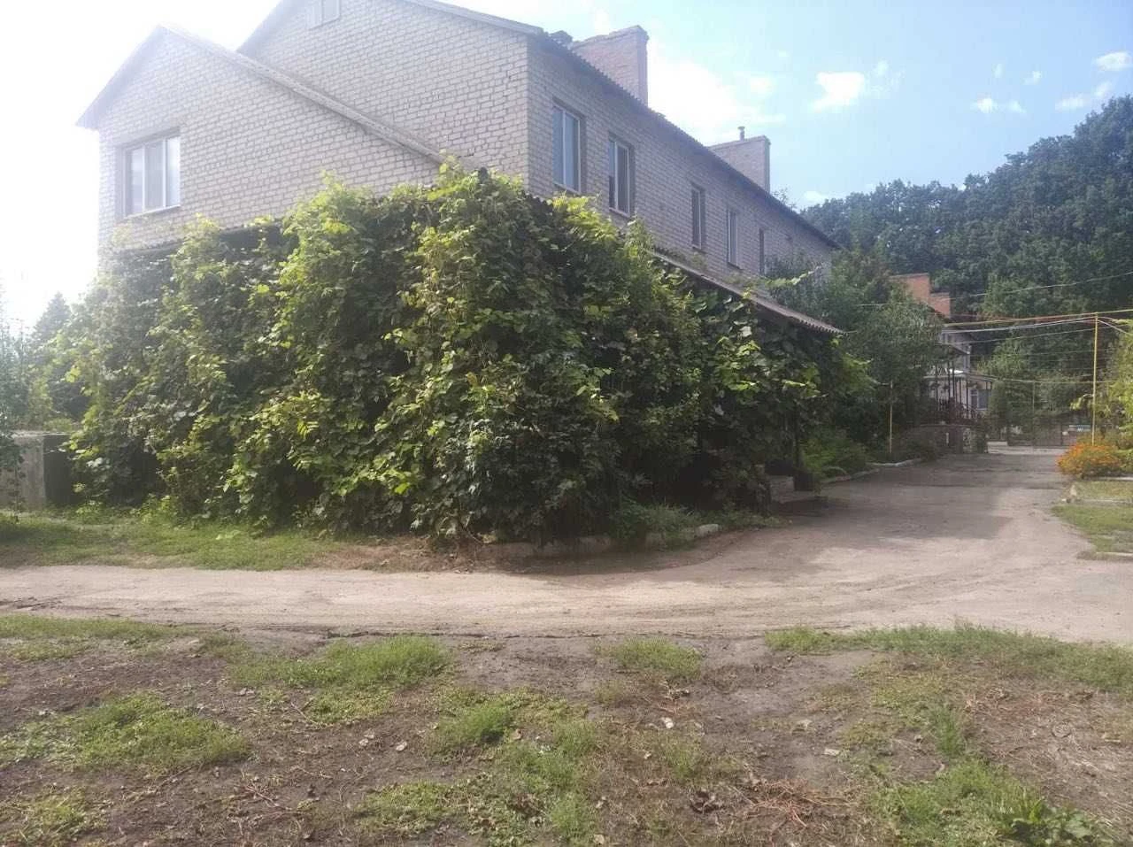 For sale, house with ancillary buildings