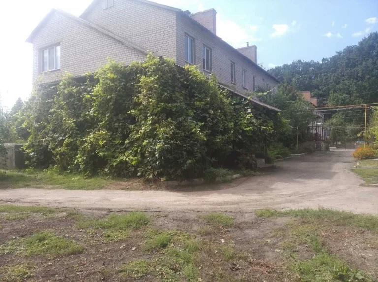 For sale, house with ancillary buildings