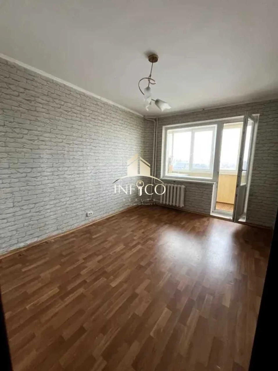 Продажа трехкомнатной квартиры в городе Смела
