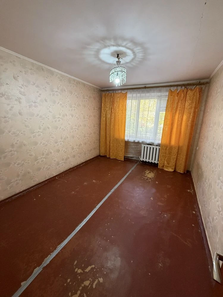 продається 2-х кімнатна квартира