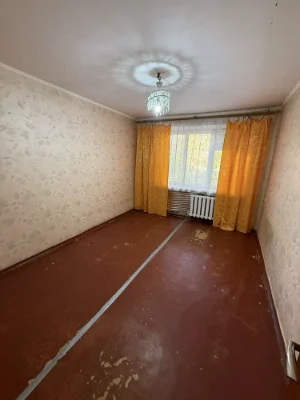 продається 2-х кімнатна квартира