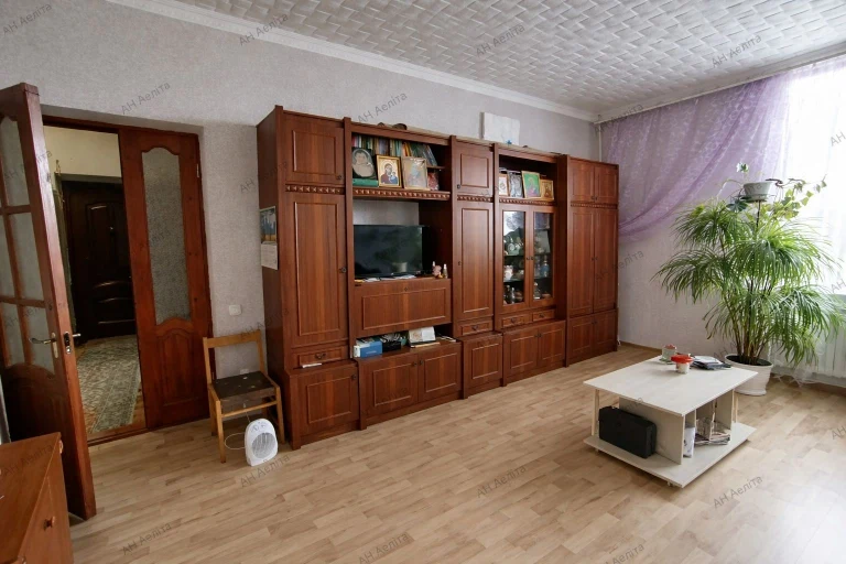 Продається 4х кімнатна квартира 92м². р--н ДОСи