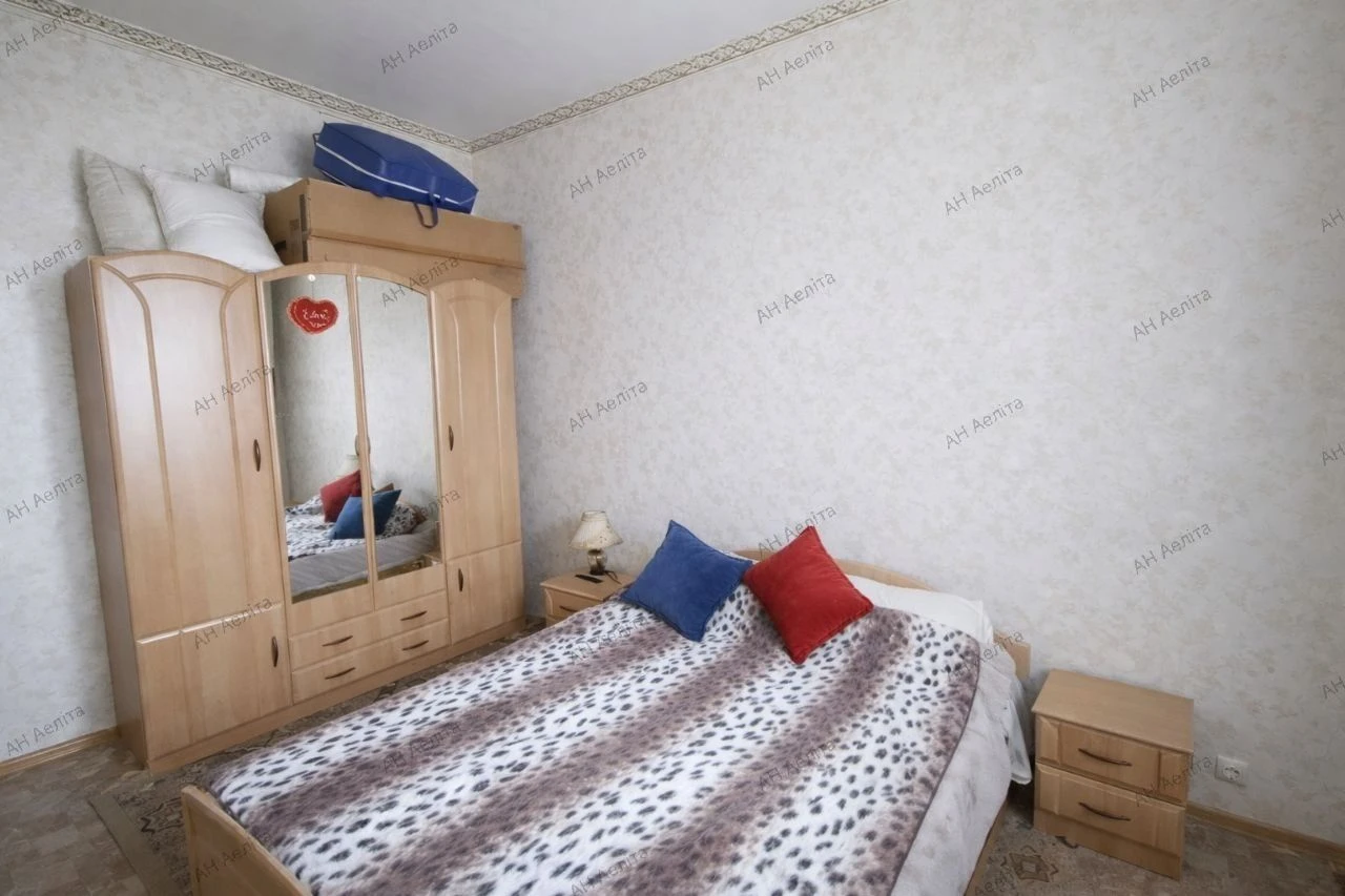For sale 4-bedroom apartment 92m² in the DOS area