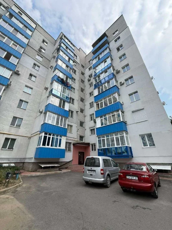 Продаж4-кімнатної квартири | вул. Захисників України