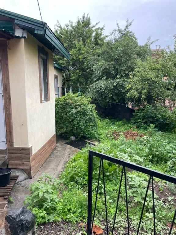 Приватні Дві нерухомості  160 к2-м  р-н мед коледж  пишіть в