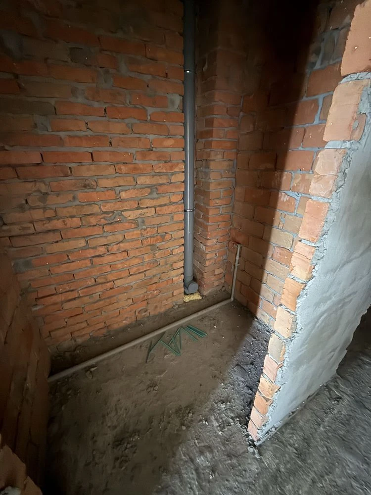 продається 3-х кімнатна квартира в новобудові (центр міста У