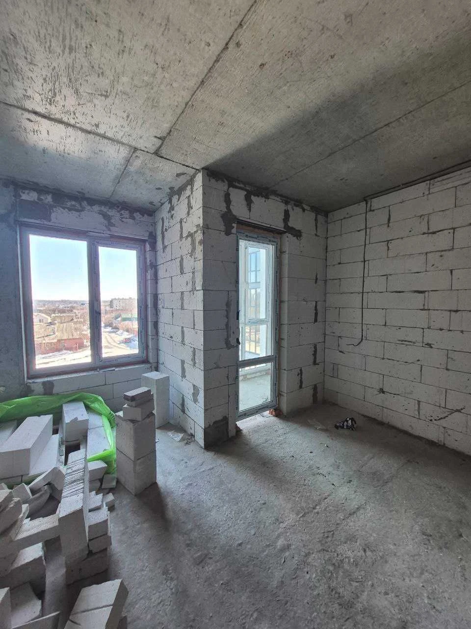 Sale of a spacious apartment - an ideal option for living or