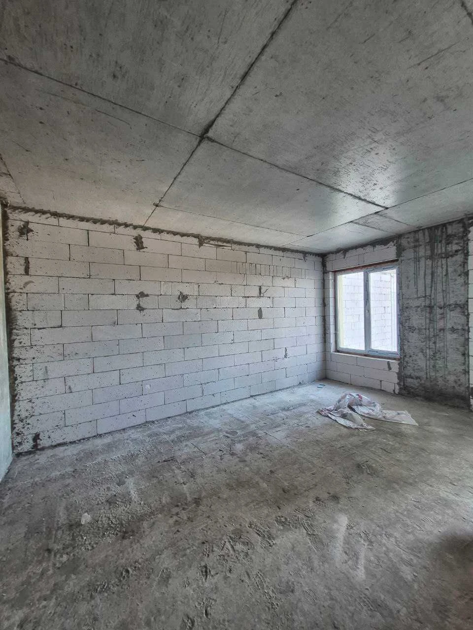 Sale of a spacious apartment - an ideal option for living or