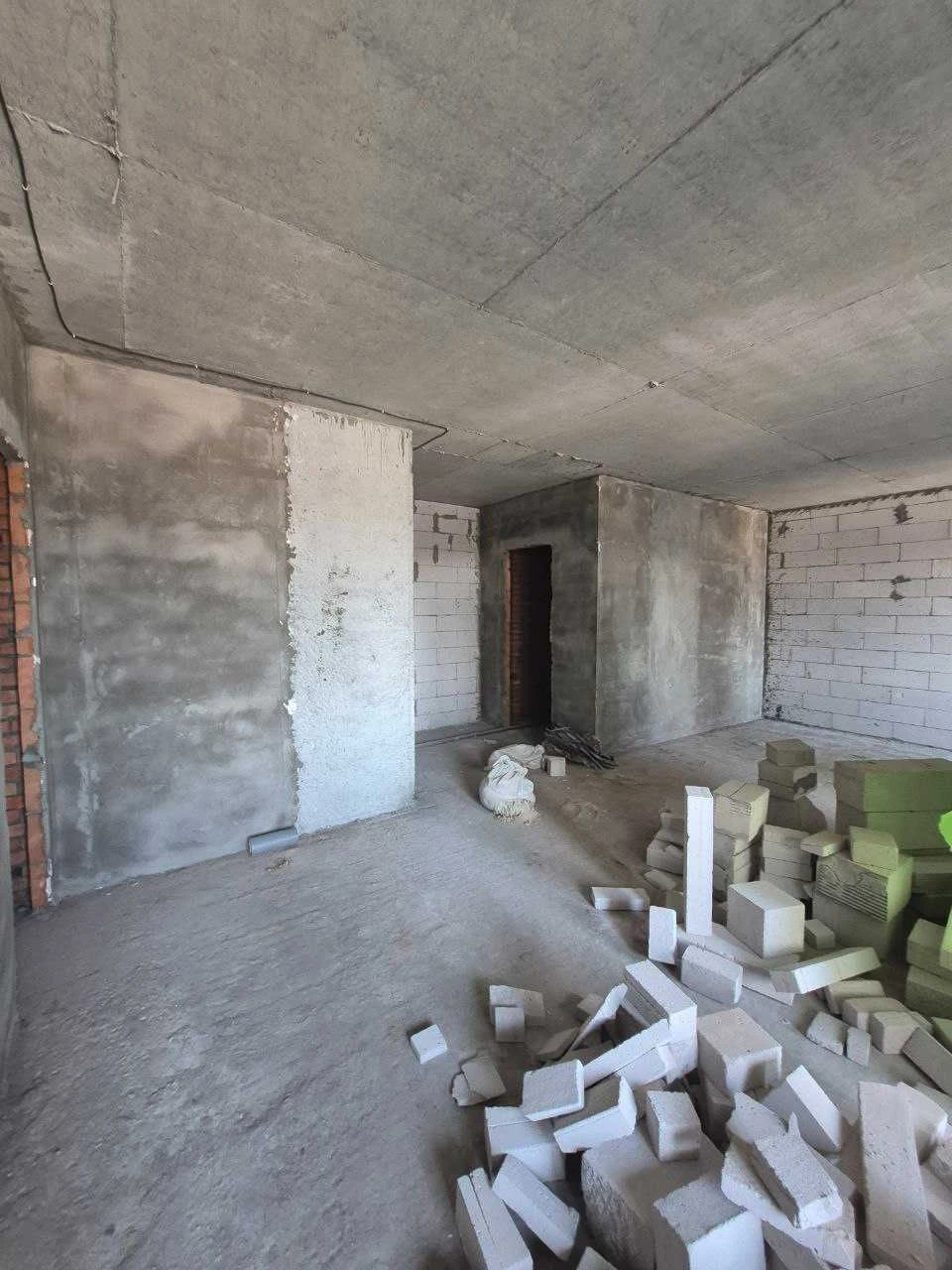 Sale of a spacious apartment - an ideal option for living or