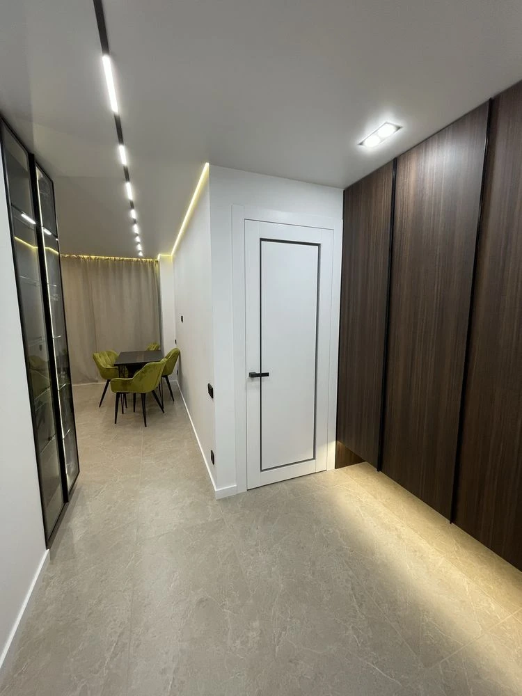 One-Bedroom Apartment, New Building, City Center