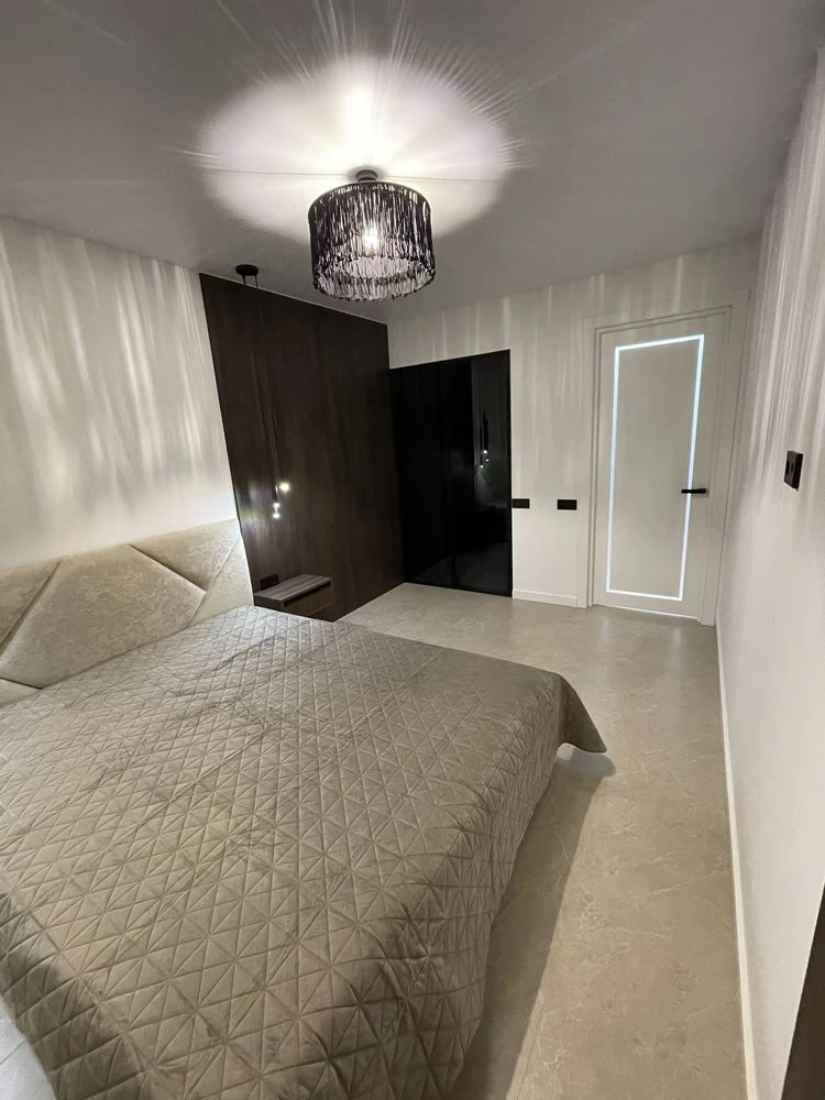 One-Bedroom Apartment, New Building, City Center