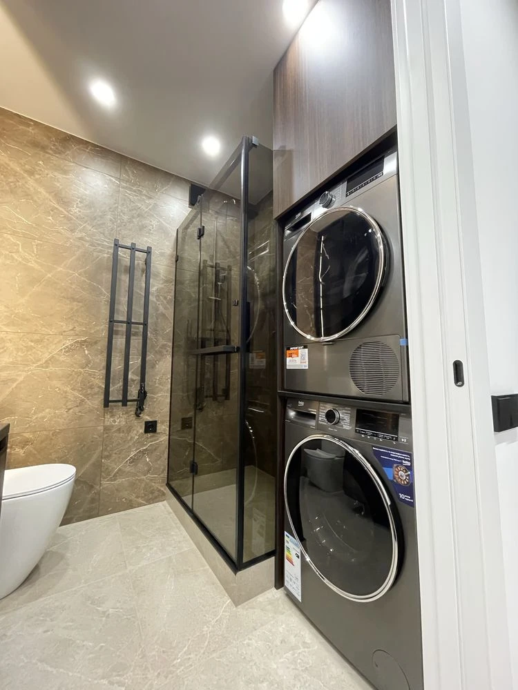 One-Bedroom Apartment, New Building, City Center