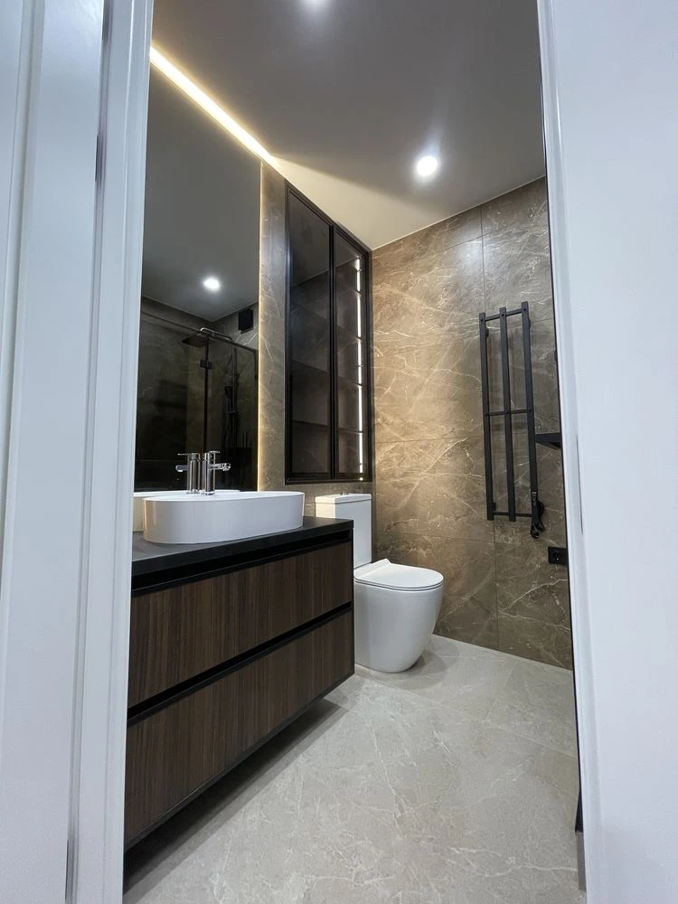 One-Bedroom Apartment, New Building, City Center