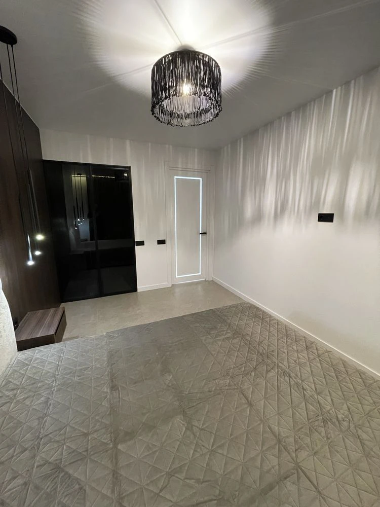 One-Bedroom Apartment, New Building, City Center