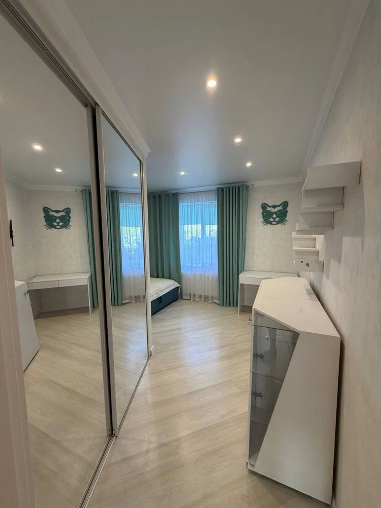 Продається простора квартира — 87 м²
