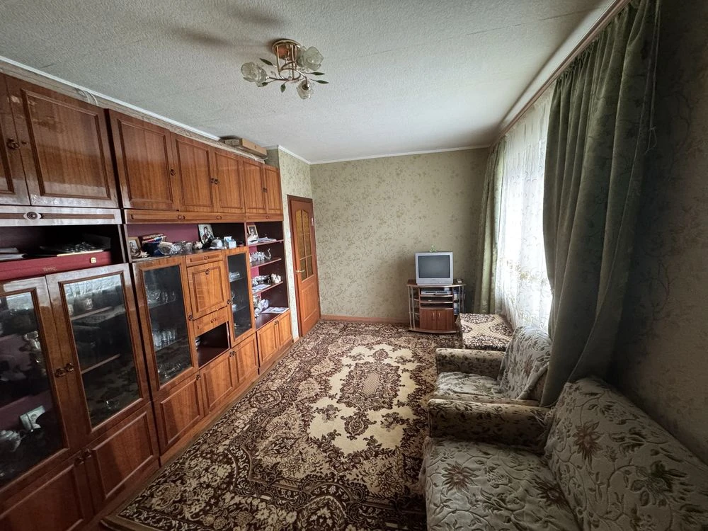 Продам 2-кімн. квартиру з гаражем м.Умань, вул. Єднання