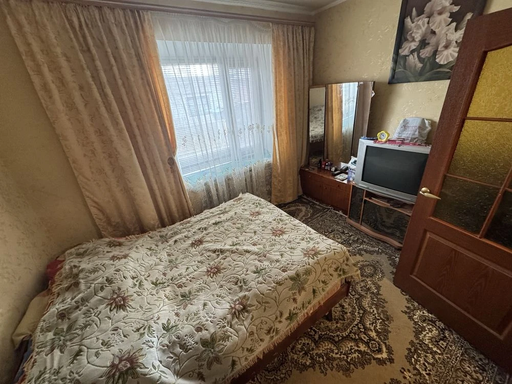 Продам 2-кімн. квартиру з гаражем м.Умань, вул. Єднання