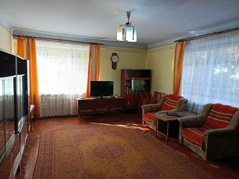 Sale of a 3-room apartment in Kitsman