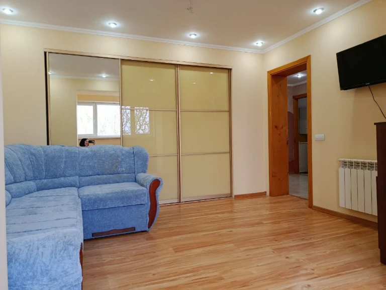 Sale of 2-bedroom apartment with a garage of 30m2 in the city of Kitsman