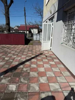 Продається нерухомість (квартира з власною терасою)