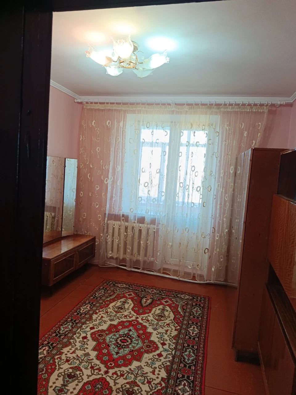 Продажа трехкомнатной чешской квартиры в центре города.