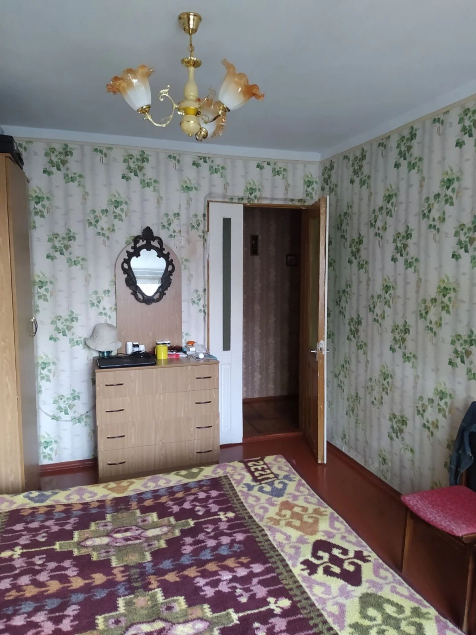 Продам 3-кімнатну  чешку, 2-й поверх!! м. Хотин Чернівецької