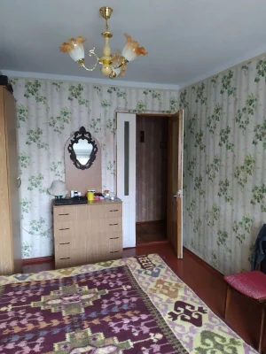 Продам 3-кімнатну  чешку, 2-й поверх!! м. Хотин Чернівецької
