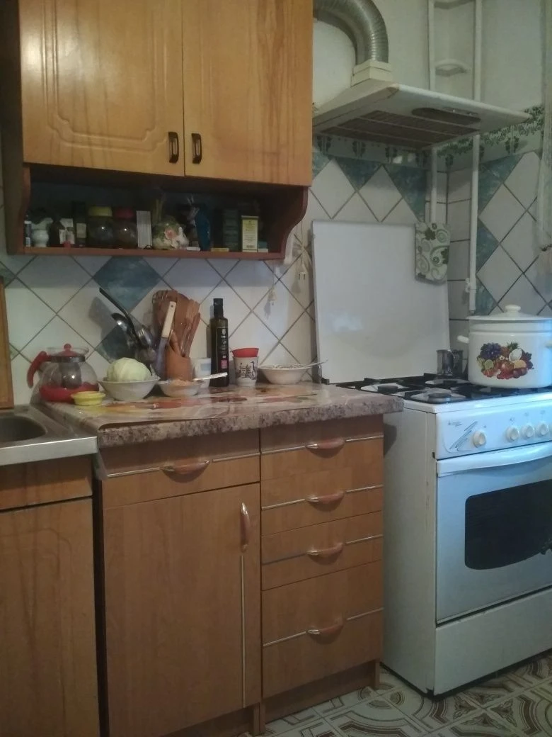 Продам 3-кімнатну  чешку, 2-й поверх!! м. Хотин Чернівецької