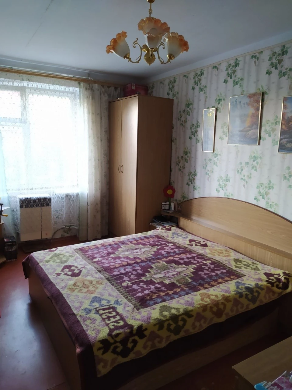 Продам 3-кімнатну  чешку, 2-й поверх!! м. Хотин Чернівецької