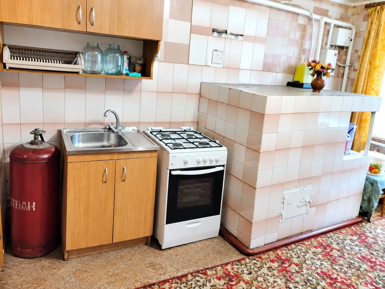 Продам 2-кімн. квартиру з меблями та технікою в с. Ядути.