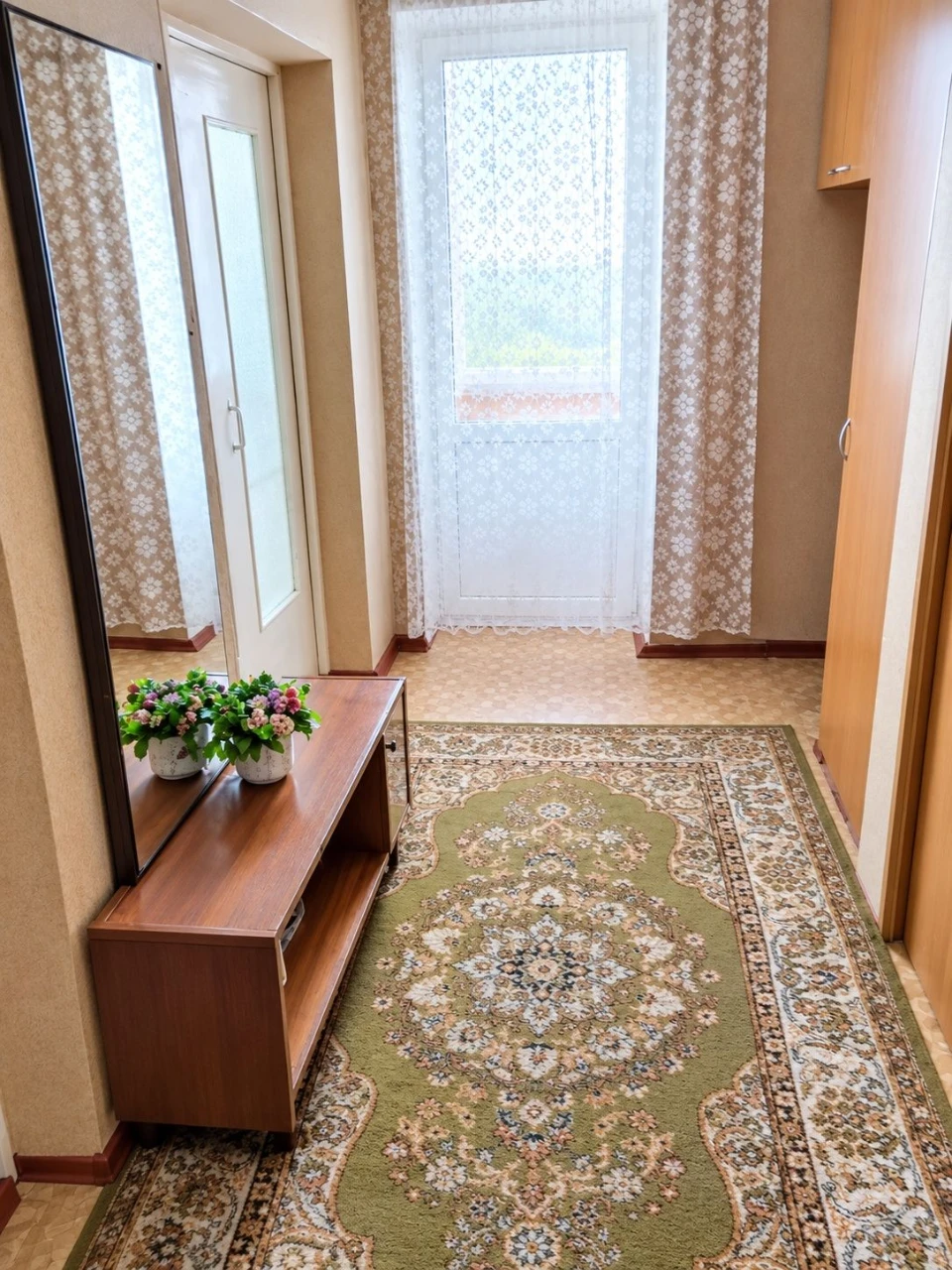 Продам 2-кімн. квартиру з меблями та технікою в с. Ядути.