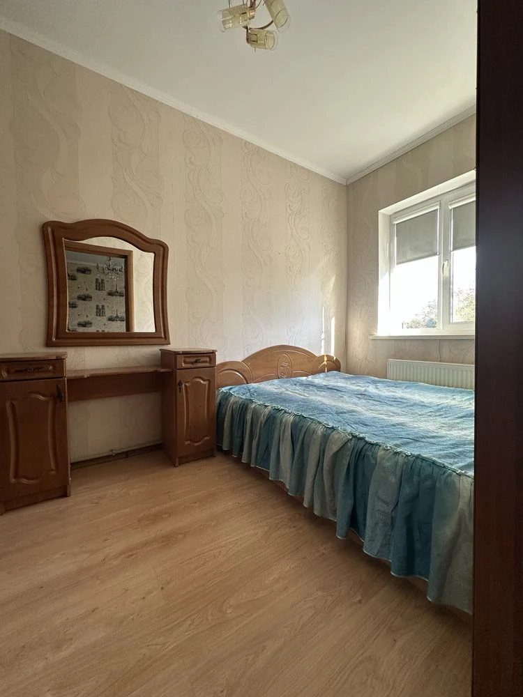 Продаж 3-к квартири з окремим входом в центрі Ічні