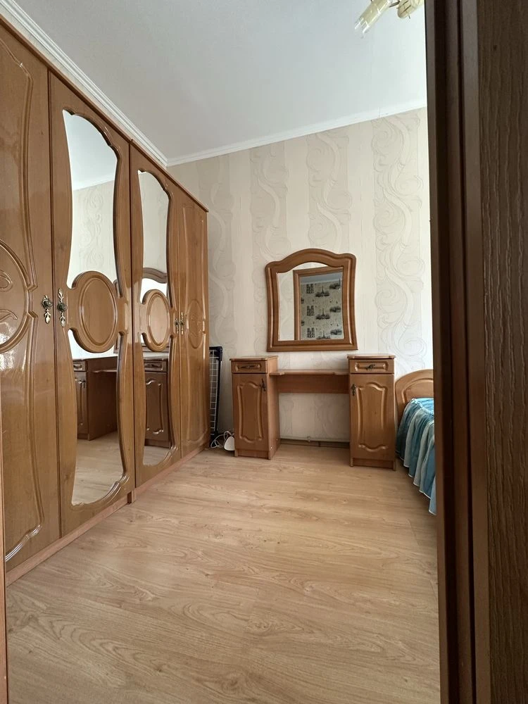 Продаж 3-к квартири з окремим входом в центрі Ічні