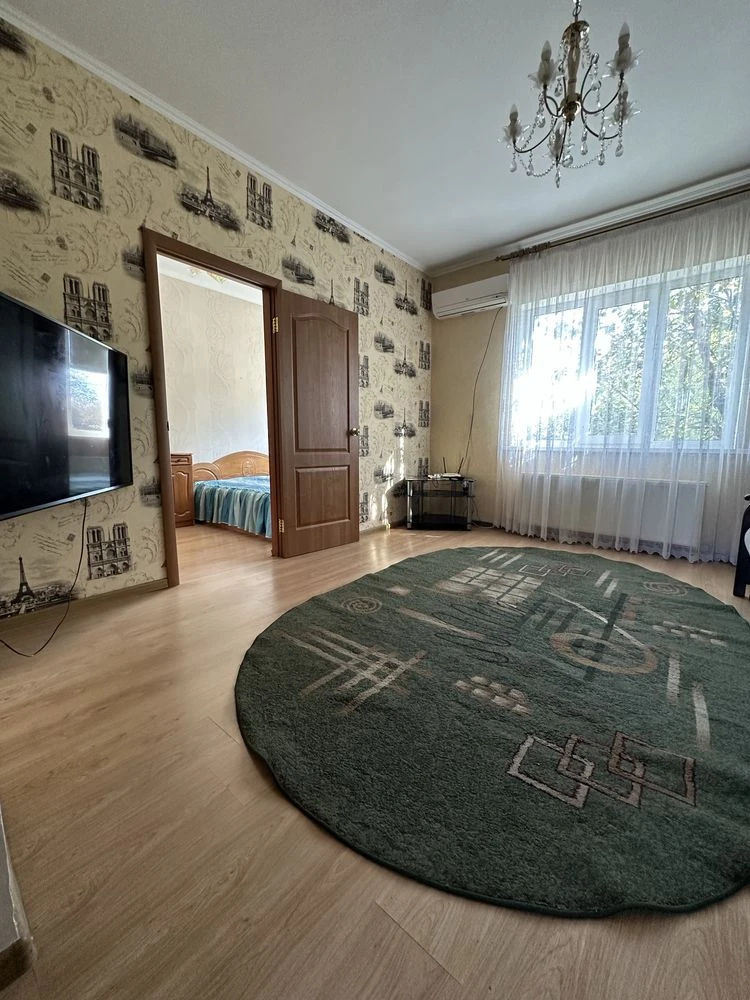 Продаж 3-к квартири з окремим входом в центрі Ічні