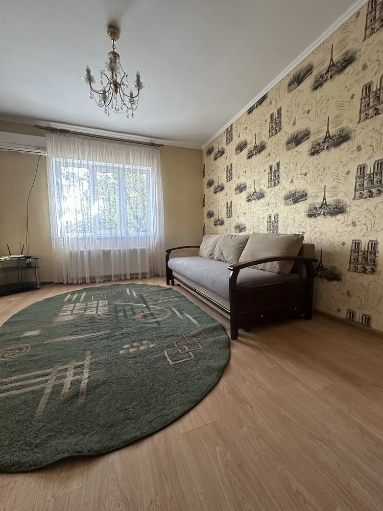Продаж 3-к квартири з окремим входом в центрі Ічні