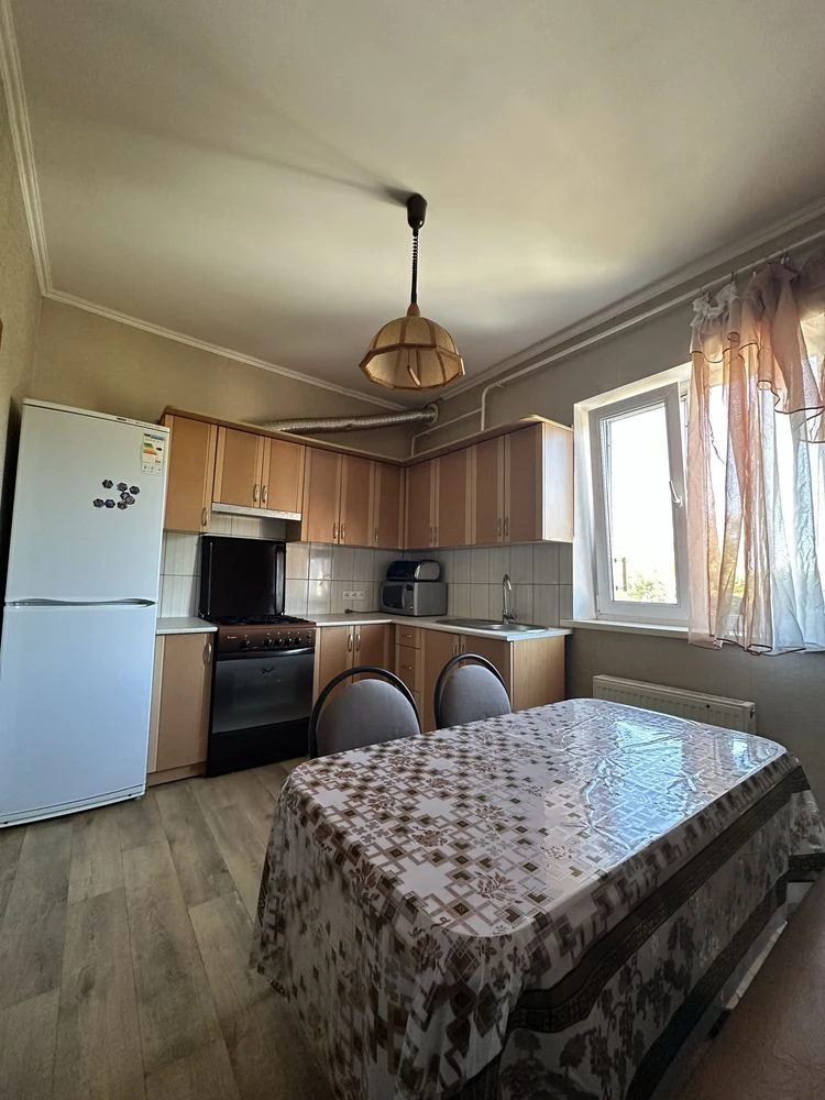 Продаж 3-к квартири з окремим входом в центрі Ічні