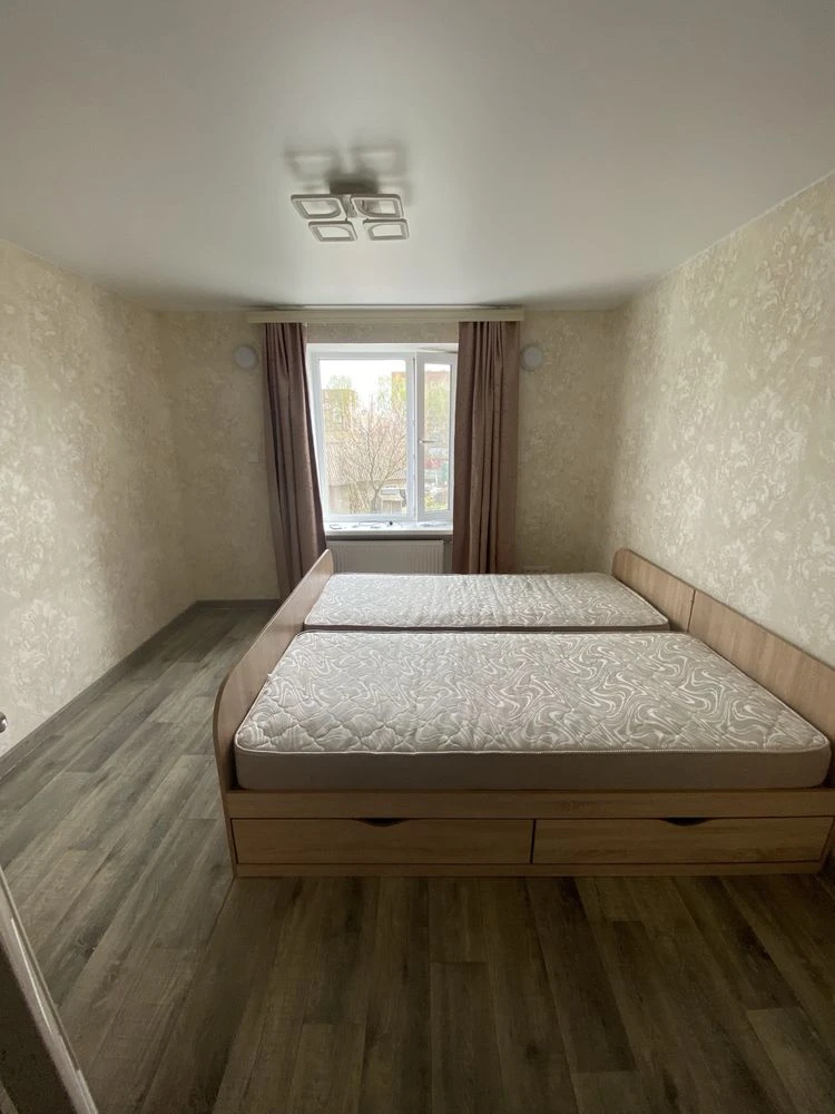 Продам квартиру 2-х кімнатну