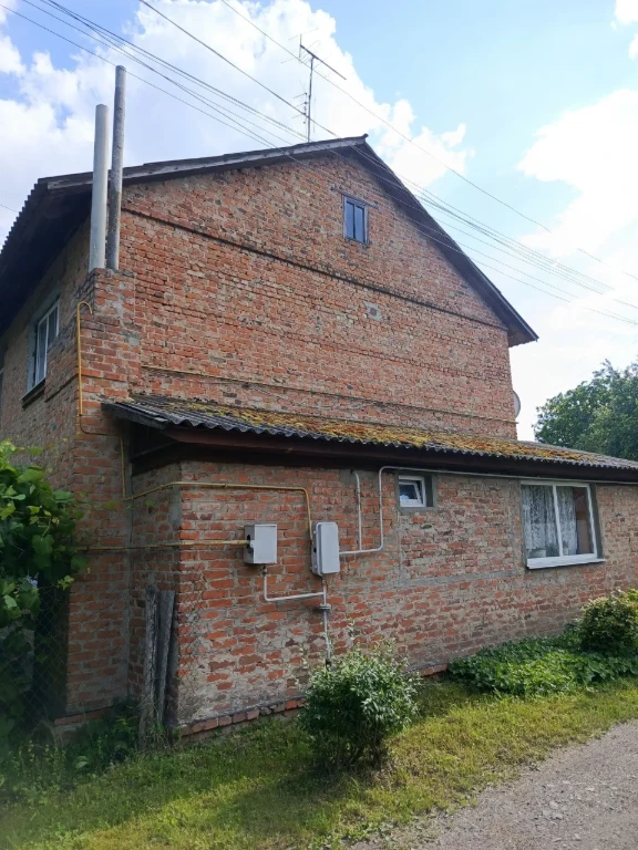 Продаж квартири 68 м² із зем. ділянкою  в Мені
