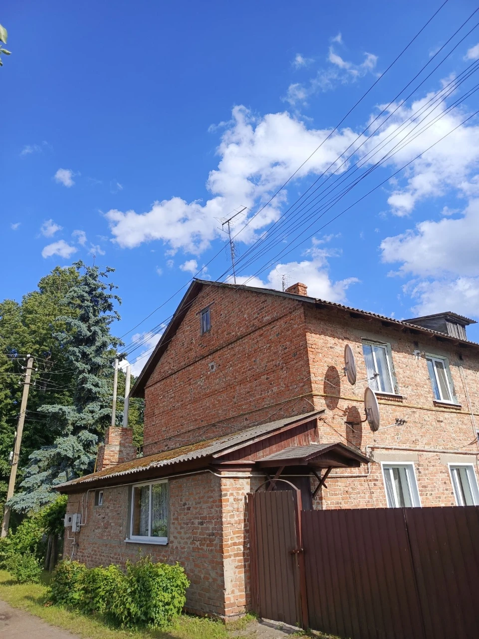 Продаж квартири 68 м² із зем. ділянкою  в Мені