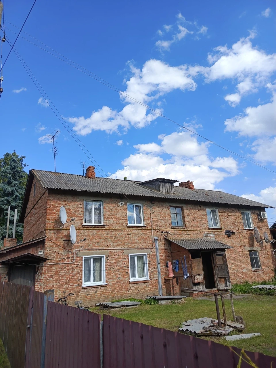 Продаж квартири 68 м² із зем. ділянкою  в Мені